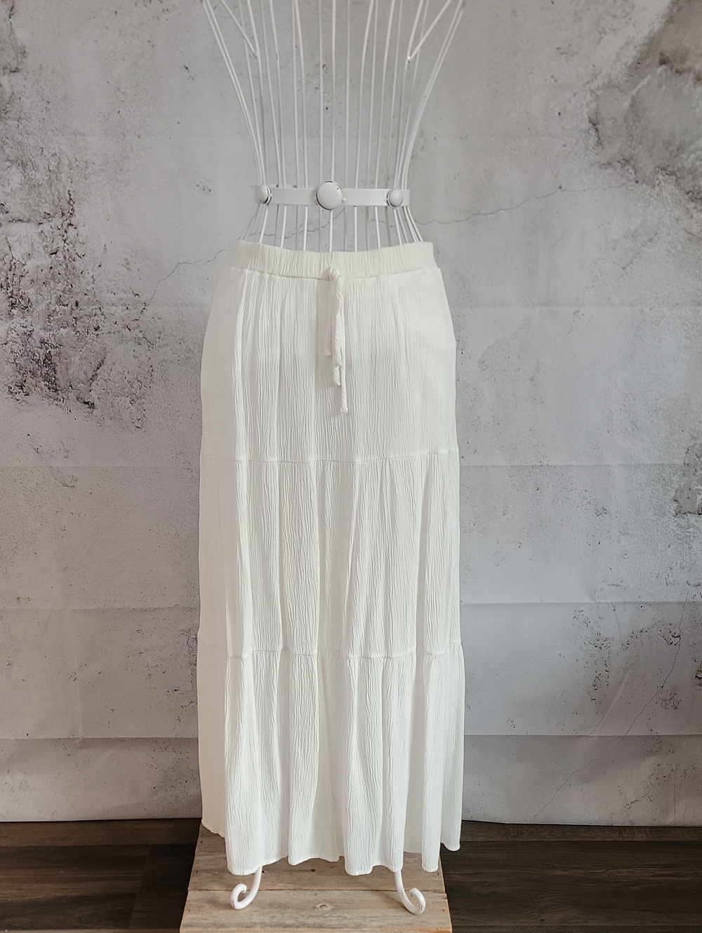 Mistyrose Tiered Maxi Skirt - Summer White Lightweight Rayon Womens Size M